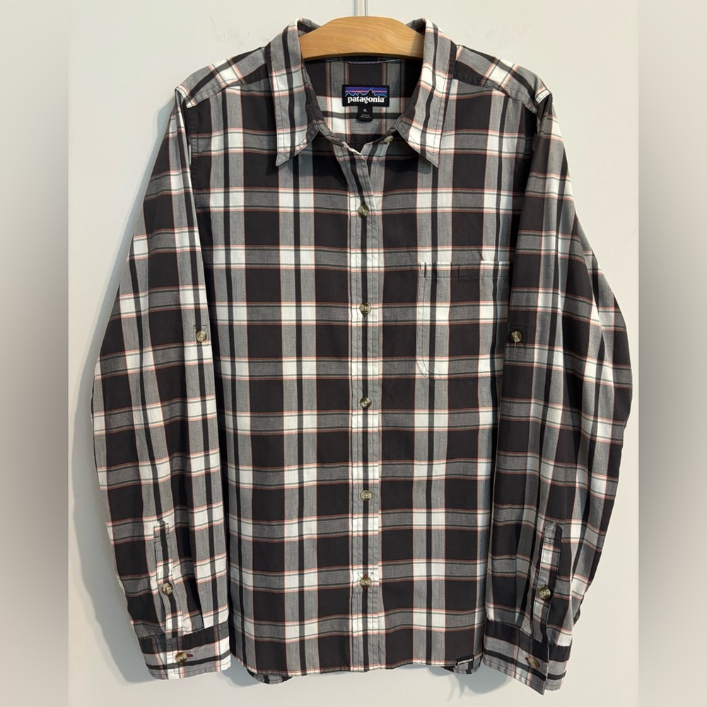 Patagonia Women's Long-Sleeved Island Hopper II button down Shirt